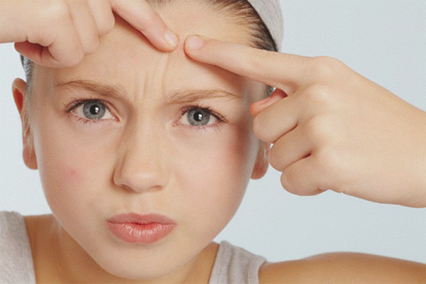 Как да се отървете от подкожното акне по лицето